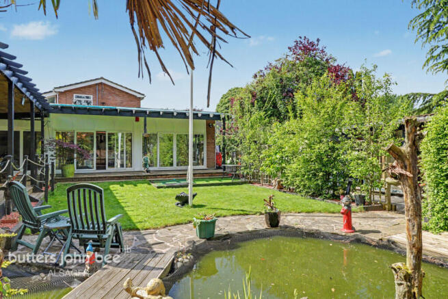 6 bed property, in Cavendish Crescent, £499,995