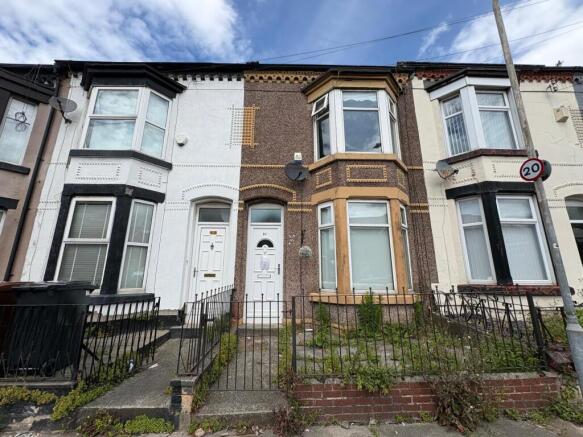 3 bed property, in Clare Road, £99,000