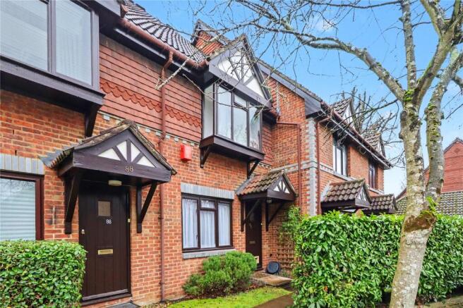 1 bed property, in Woking, £190,000