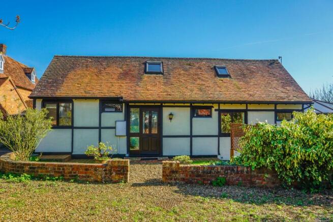 2 bed property, in Thornborough Road, £375,000