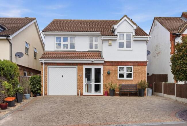 4 bed property, in Downs Grove, £525,000