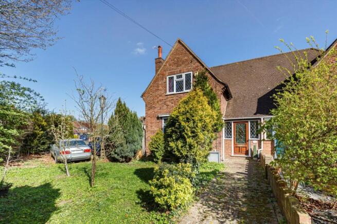 3 bed property, in Queens Avenue, £650,000