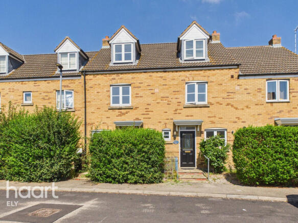 3 bed property, in Fishers Bank, £240,000