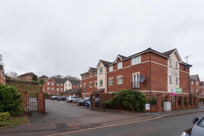 2 bed property, in Blackthorn Drive, £108,000