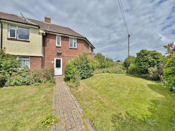 2 bed property, in Seaway Grove, £200,000