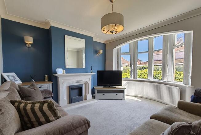 3 bed property, in Winchester Avenue, £280,000