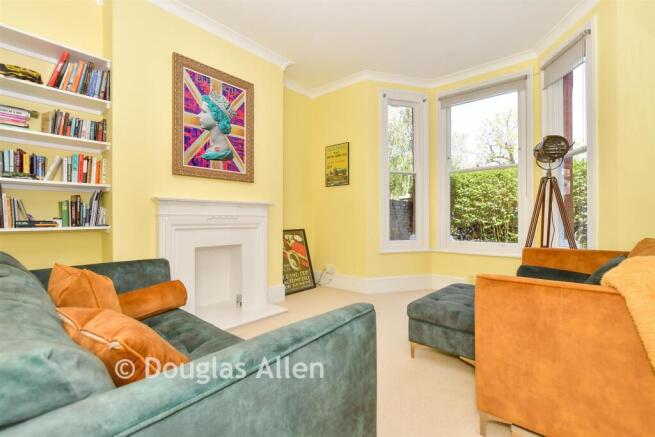 2 bed property, in Glebe Avenue, £475,000