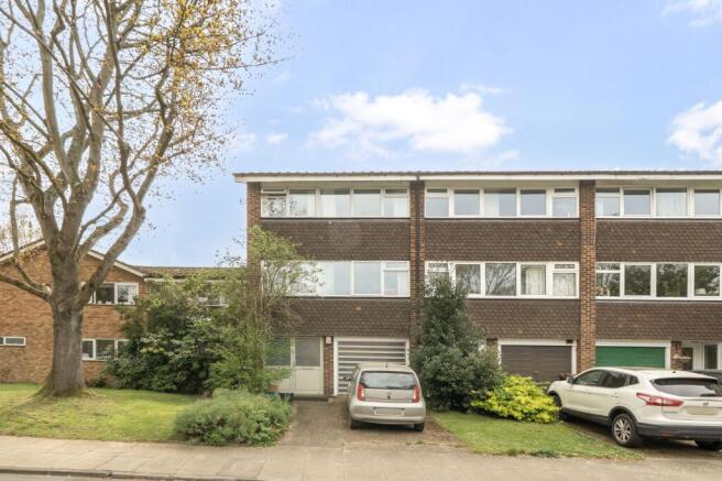 5 bed property, in Fellbrook, £895,000