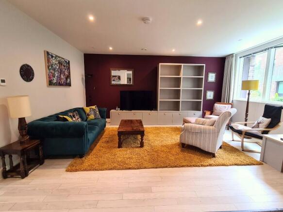 2 bed property, in Horsell Moor, £425,000