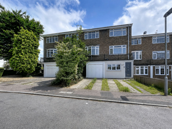 3 bed property, in Lakeside, £275,000