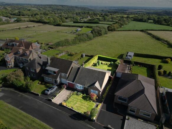 3 bed property, in Main Road, £550,000