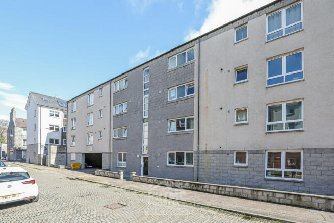 2 bed property, in 30 Fraser Road Flat B, £90,000