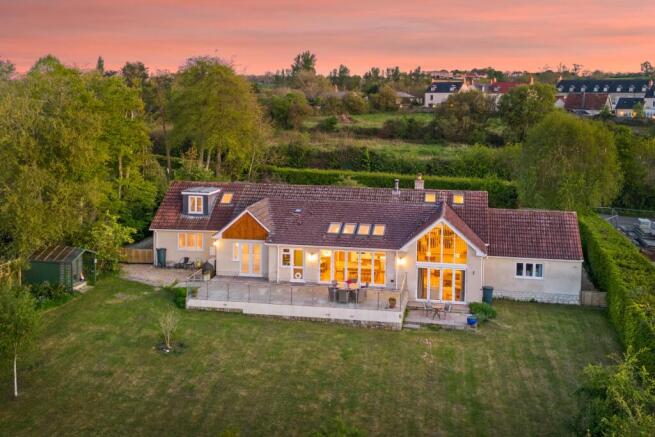 5 bed property, in Barton Road, £800,000