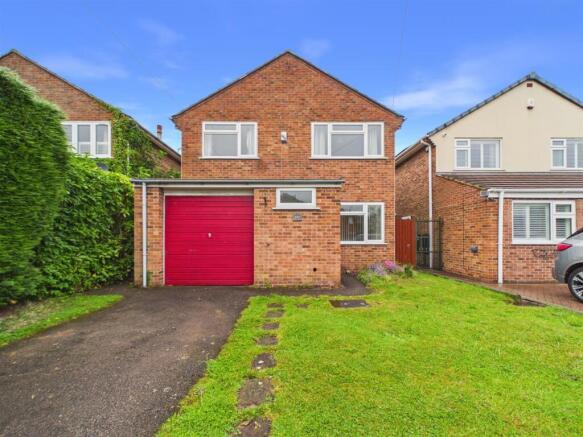 4 bed property, in The Woodlands, £375,000