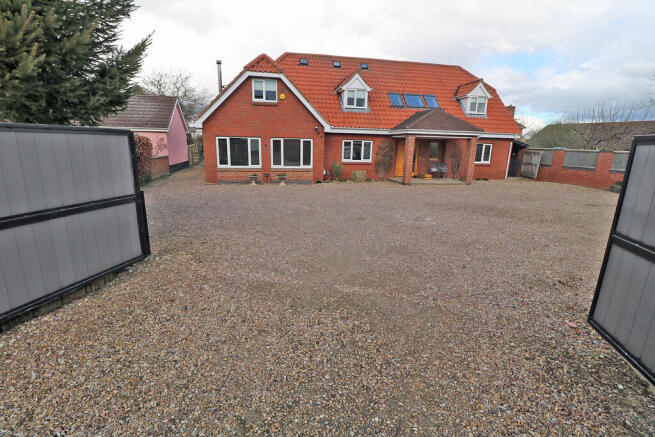 5 bed property, in Low Hall Road, £599,950