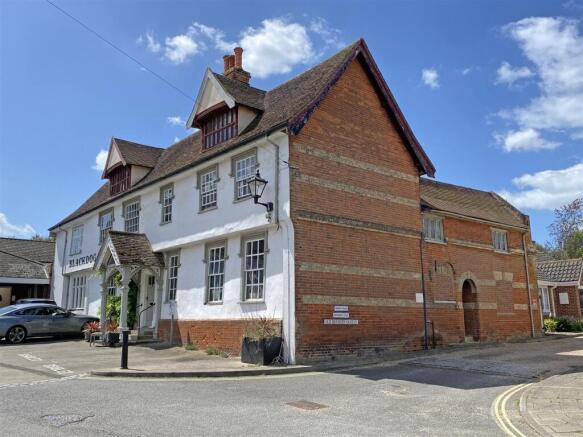 6 bed property, in Market Place, £500,000