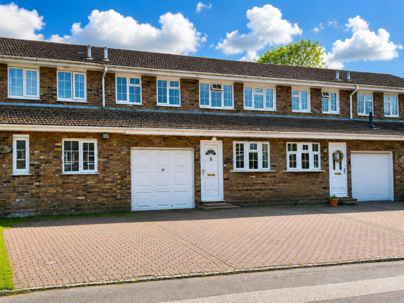 3 bed property, in London Road, £379,995