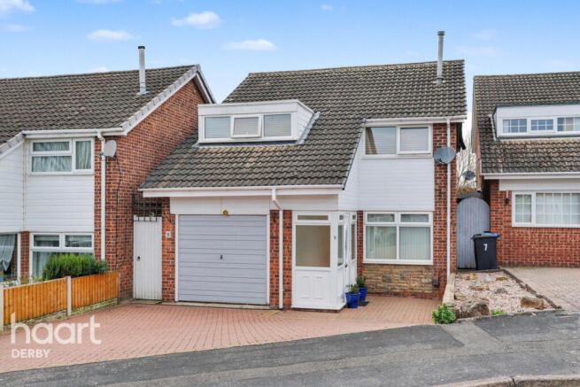 3 bed property, in Howth Close, £250,000