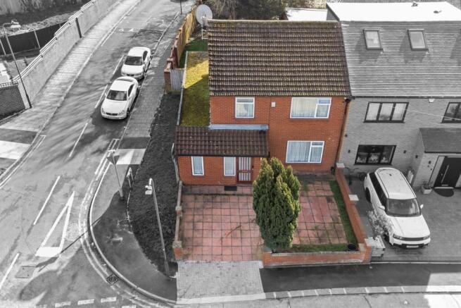 3 bed property, in Arnold Close, £600,000