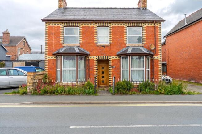 4 bed property, in Craig Road, £220,000