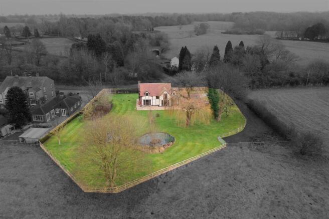 4 bed property, in Main Road, £850,000