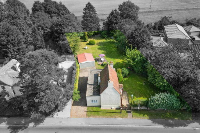 2 bed property, in Oak Cottage, £650,000
