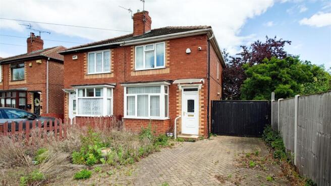 2 bed property, in Northfield Road, £135,000
