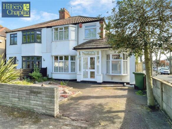 3 bed property, in Suttons Avenue, £580,000