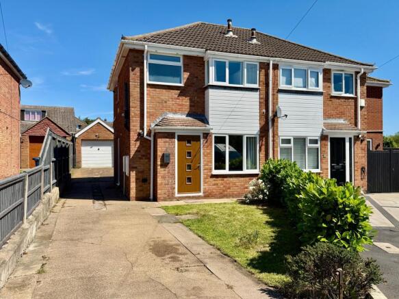 3 bed property, in Stanford Close, £159,950