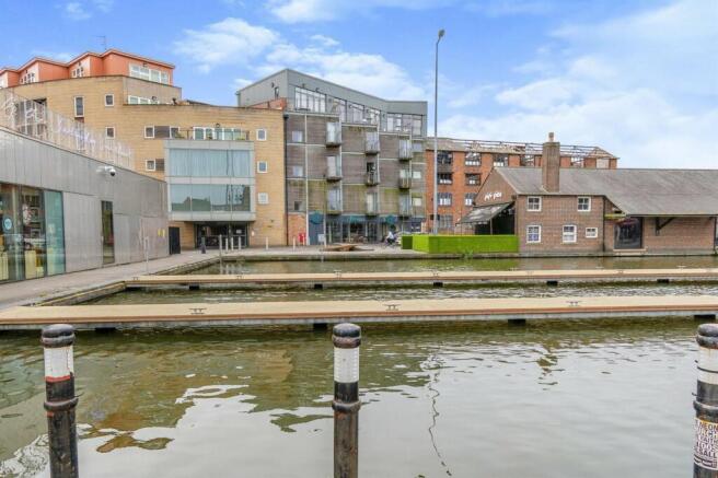 1 bed property, in 16 Marsh Street, £80,000