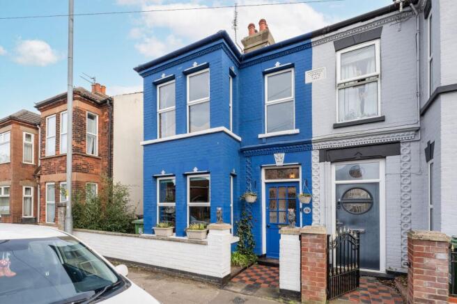 3 bed property, in Church Road, £270,000
