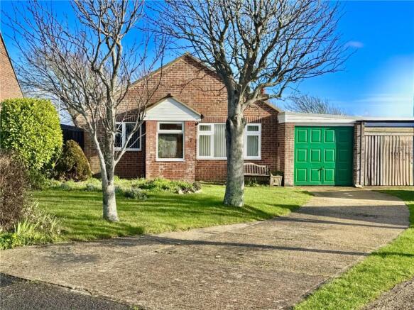 3 bed property, in Grebe Close, £650,000