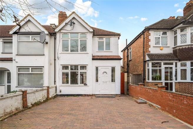 3 bed property, in Barmouth Avenue, £575,000