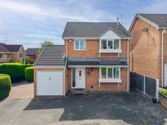 3 bed property, in Fernleigh Drive, £250,000