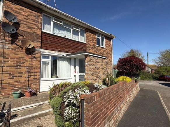 2 bed property, in Powell Close, £150,000