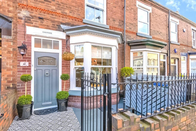 3 bed property, in Hollies Drive, £280,000
