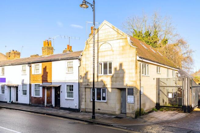 3 bed property, in London Street, £450,000