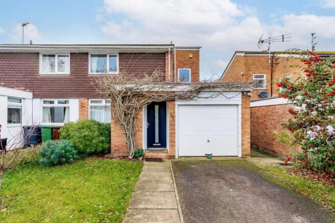 3 bed property, in St. Johns Way, £280,000