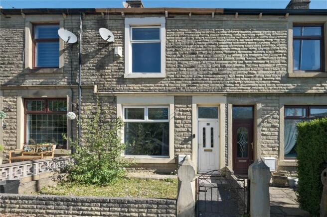 2 bed property, in Blackburn Road, £110,000