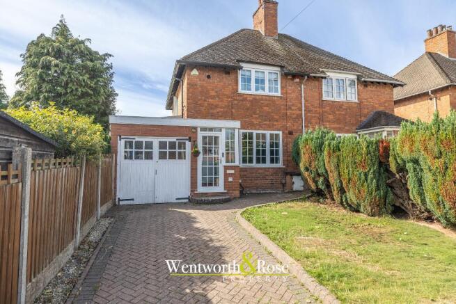 2 bed property, in Hay Green Close, £380,000