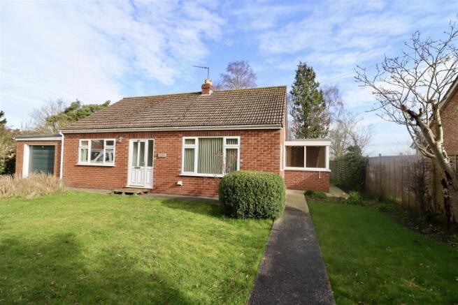 2 bed property, in North End, £275,000