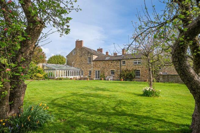 7 bed property, in Laurel House, £775,000