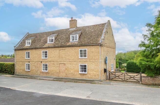 4 bed property, in Stuntney, £700,000