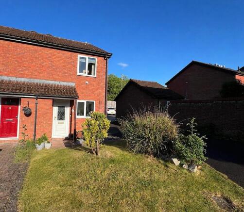 2 bed property, in Lennon Way, £295,000