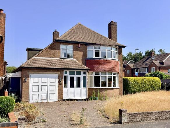 3 bed property, in Eachelhurst Road, £400,000