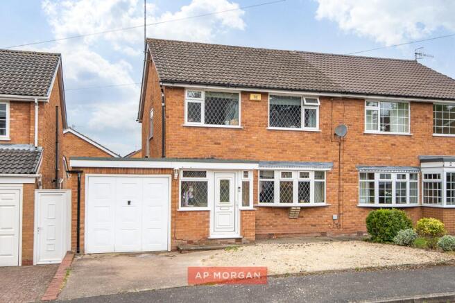 3 bed property, in Blenheim Crescent, £350,000