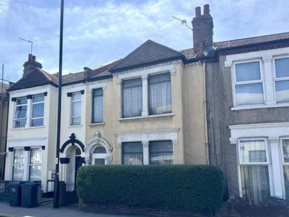 3 bed property, in St. James's Road, £450,000