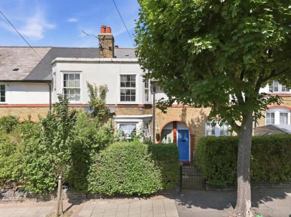 2 bed property, in Blakenham Road, £525,000
