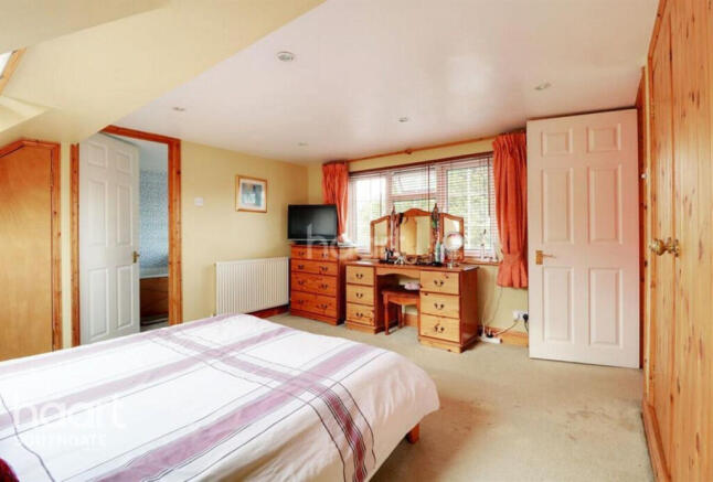 3 bed property, in Trent Gardens, £650,000