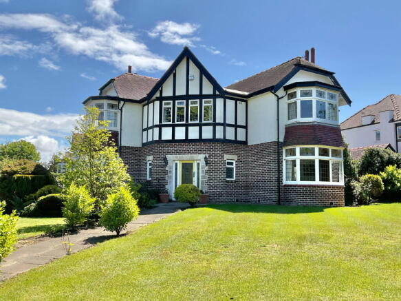 5 bed property, in Waterloo Road, £775,000
